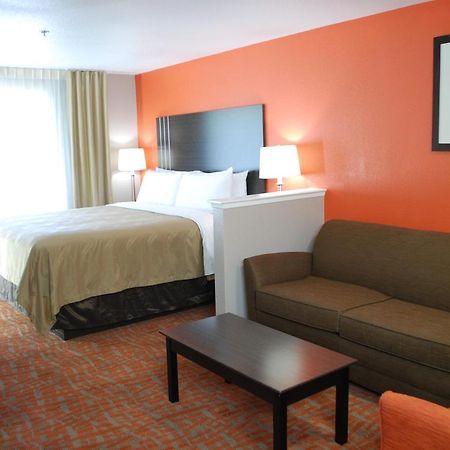 Quality Inn & Suites Fresno Northwest Extérieur photo